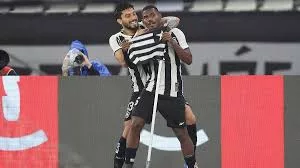 Cuiabano e Alex Telles marcaram um gol cada na vitória dos cariocas (Foto: Divulgação)