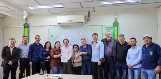 Passo-sobradenses foram recebidos pelo secretário Juvir Costella, em agenda intermediada por Giovane Wickert (Foto: Divulgação)