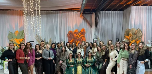 Evento reúne soberanas que marcaram a história da Fenachim