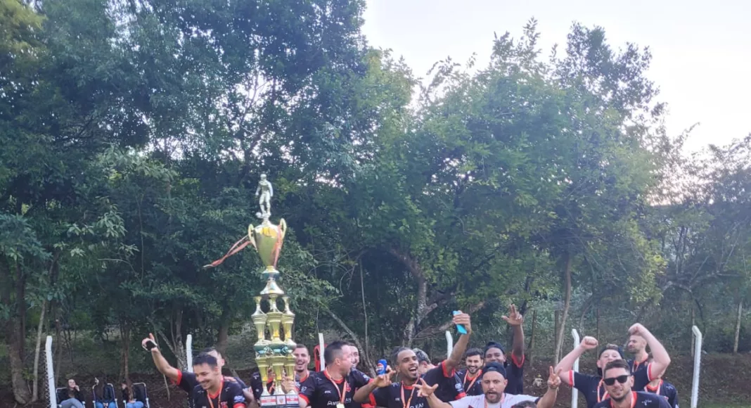 Equipe não conquistava o título da competição há nove anos e fez muita festa (Foto: Felipe Rossa/Terra FM)