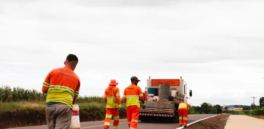 A empresa vai realizar a remoção da tubulação da sanga existente na estrada e construir a nova galeria com aduelas de concreto. (Foto: AI Prefeitura)