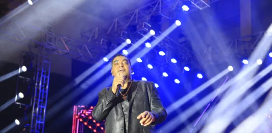 Raça Negra 40 anos lotou o ginásio Poliesportivo (Foto: Divulgação/Fenachim)
