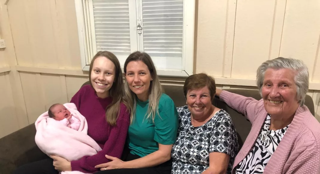 Cinco gerações: Isis, Amanda, Carmen, Maria e Wilma. (Foto: Arquivo pessoal)