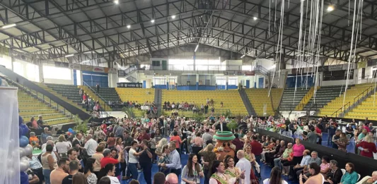 Evento lotou a quadra do Ginásio Poliesportivo
(Foto: Leonardo Pereira)