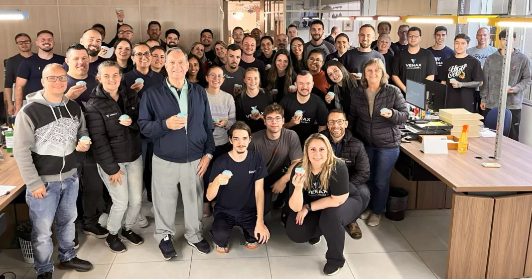 Direção homenageou quem trabalha há 10, 15, 20 e 25 anos na empresa
(Foto: Divulgação)