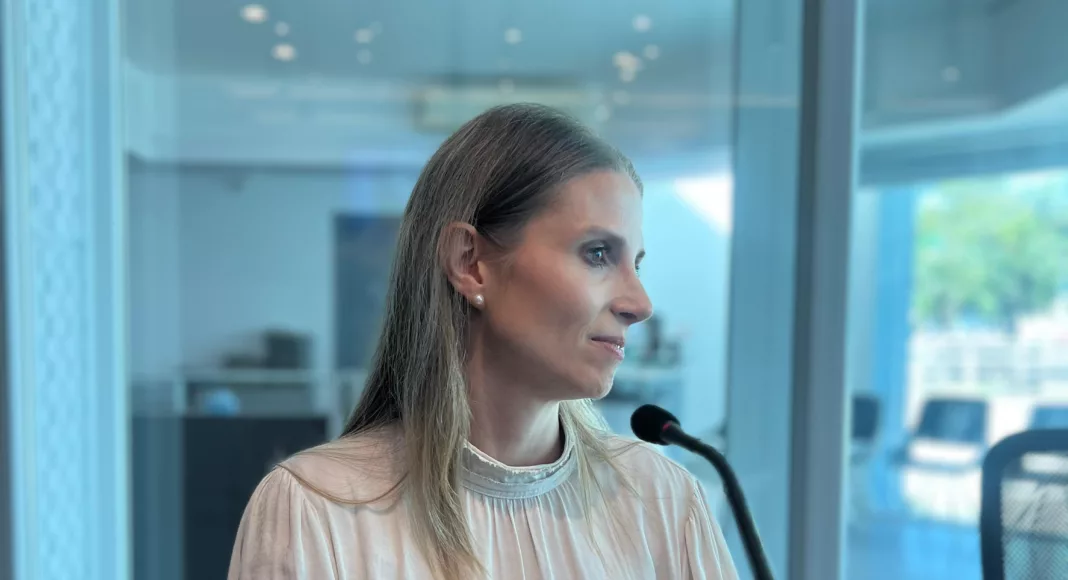 Júlia Schroeder Bald Klein assumiu como tabeliã, cargo que, por mais de 30 anos, foi de Almir Osmar Lemos (Foto: Marcos Jacobi/Terra FM)