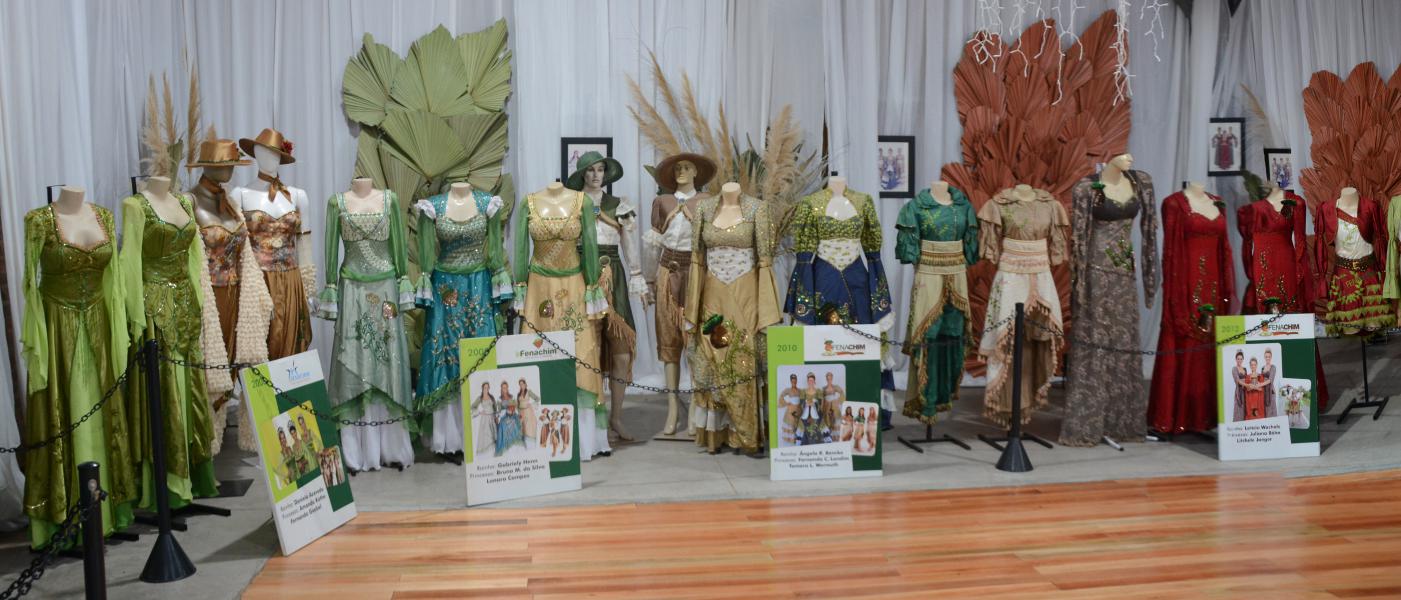 Exposição de trajes soberanas fenachim