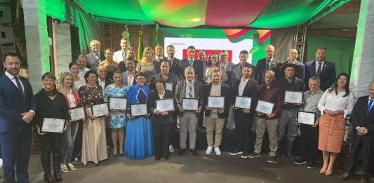 Novos Cidadãos de Venâncio Aires foram apresentados na noite desta quarta-feira, 7, em sessão que integrou a programação da 17ª Fenachim (Foto: Carlos Dickow)