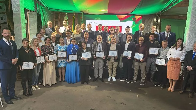 Novos Cidadãos de Venâncio Aires foram apresentados na noite desta quarta-feira, 7, em sessão que integrou a programação da 17ª Fenachim (Foto: Carlos Dickow)