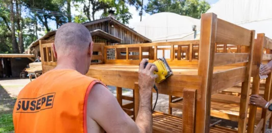 Apenados produziram ítens para doar aos atingidos pela enchente (Foto: João Pedro Rodrigues/Ascom SSPS/Divulgação)